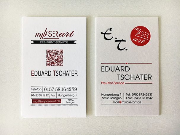 Zwei Visitenkarten von Eduard Tscharter mit QR-Code und Kontaktdaten.